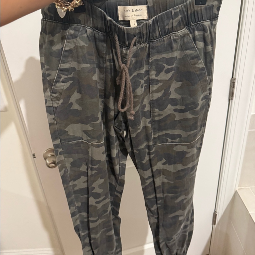 Cloth & Stone Camouflage Womens Joggers
